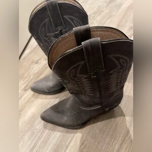 Lightly Used Grey Cowboy Boots size 7.5 but fits like 7